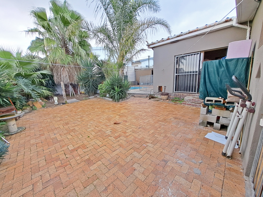 4 Bedroom Property for Sale in Avondale Western Cape